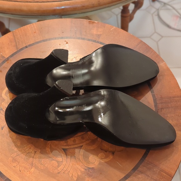 'Wild Pair' (model-wild rose) Black Velvet, jeweled top shoes. Size 9 - Picture 4 of 8